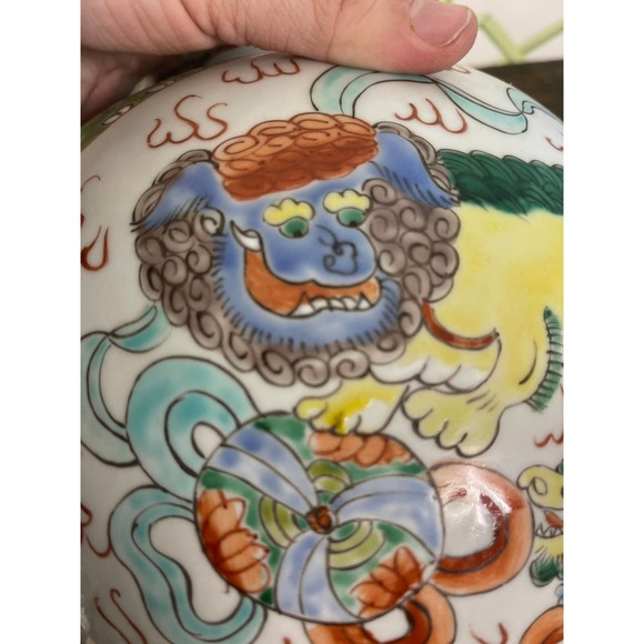Vintage Chinese Ginger Jar with Foo Dogs. Green, red, and yellow. Stunning! - Picture 9 of 10